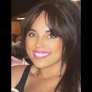 Meet your Posher, Joelle